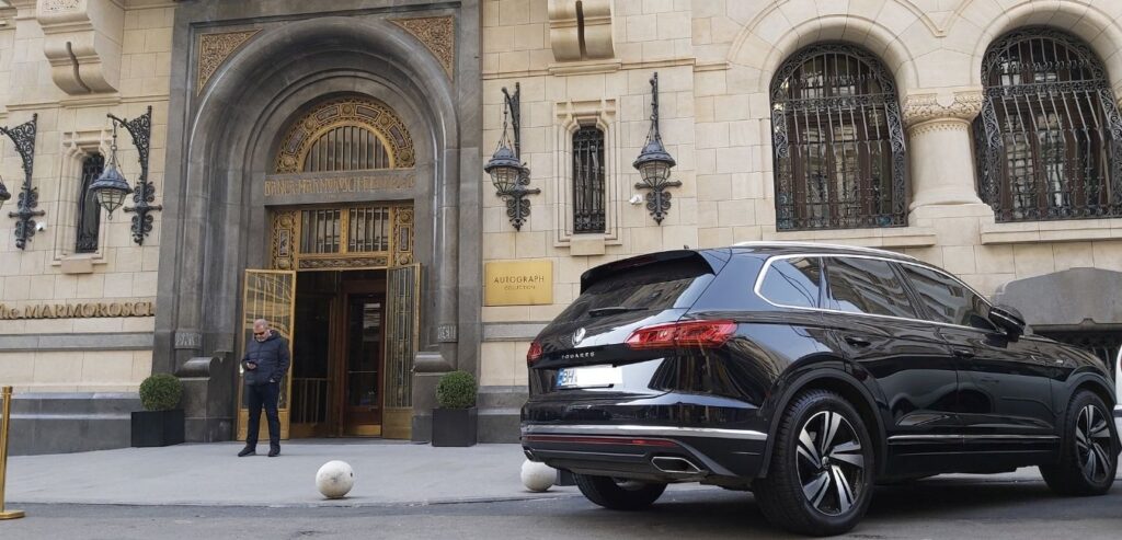 Touareg in Bucharest, in front of Marmorosch Hotel