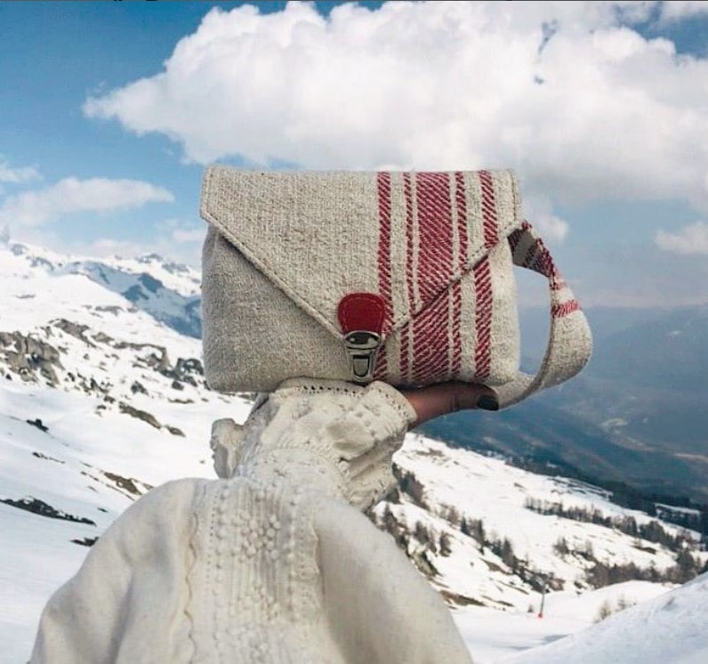 Ședință foto în munți cu borsetă pentru femei
